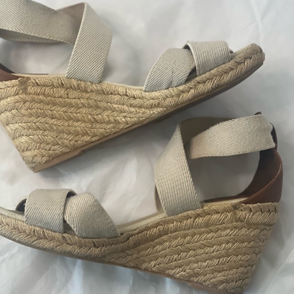 TORY BURCH Cream Wedge Sandals - Picture 4 of 16